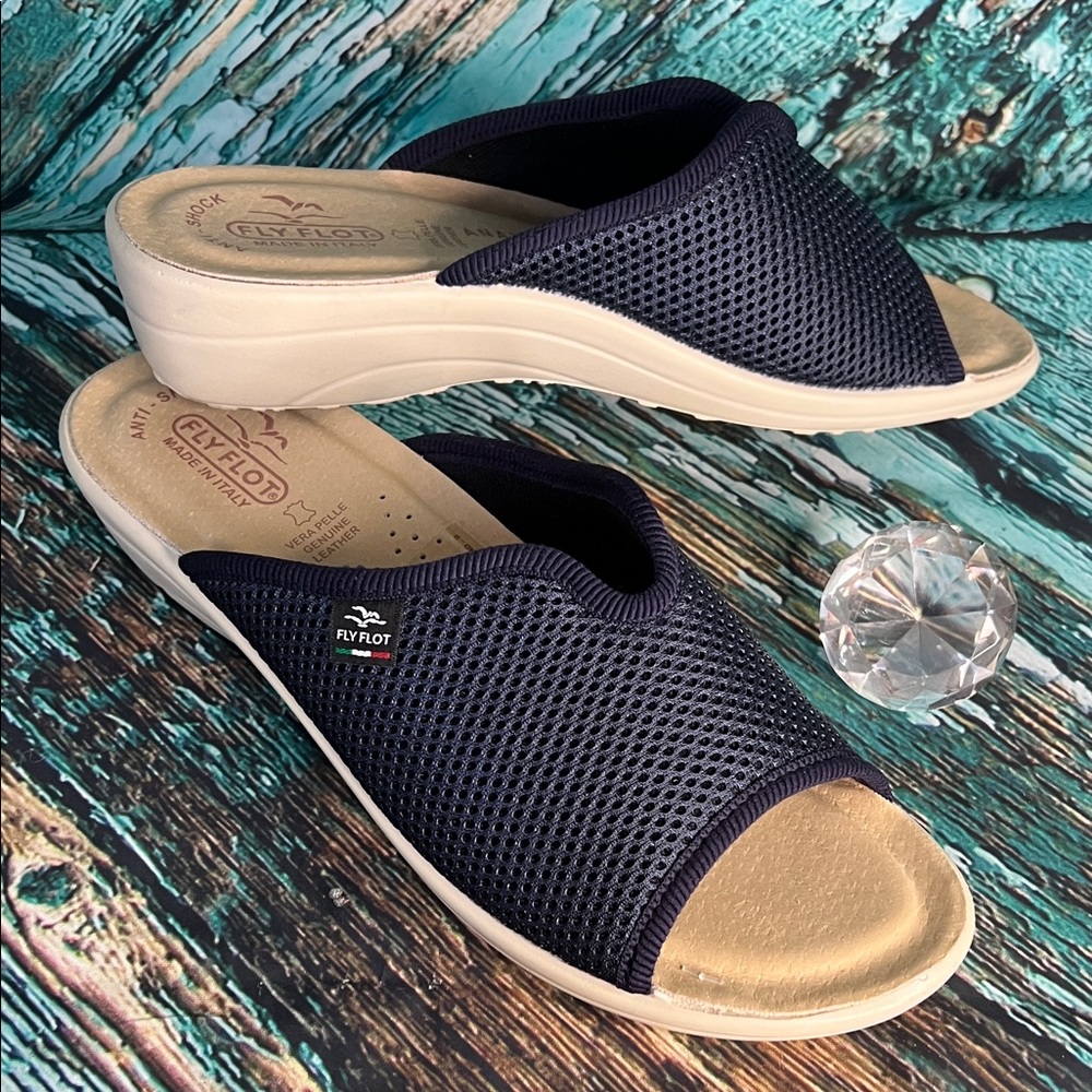 *Fly Flot brand comfort wedge slide